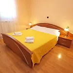 Kapelica 870 *